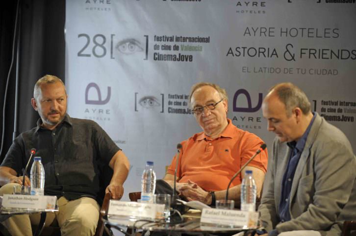 Jonathan Hodgson, Fernando Méndez-Leite y Rafael Maluenda, anunciando el palmarés. Imagen cortesía de Cinema Jove