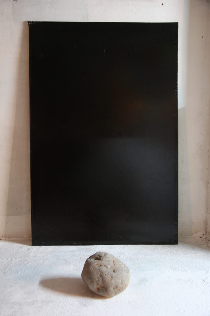 Alejandro Mañas. Dialogo, 2013. Óleo sobre lienzo y piedra. 200X120X80 cm. Imagen cortesía del artista