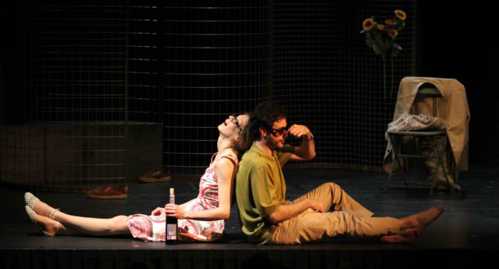 Ana Caleya y Daniel Moreno en "Los hermosos días de Aranjuez", de Peter Handke, bajo la dirección de Joaquim Candeias en Sala Ultramar. Imagen cortesía de Galantys Teatro.