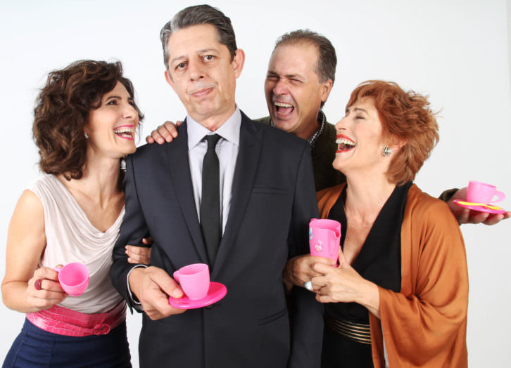 Empar Canet, Pep Ricart, Jaime Linares y Pilar Almeria, protagonistas de "Un déu salvatge". Imagen cortesía del Teatro Talia.