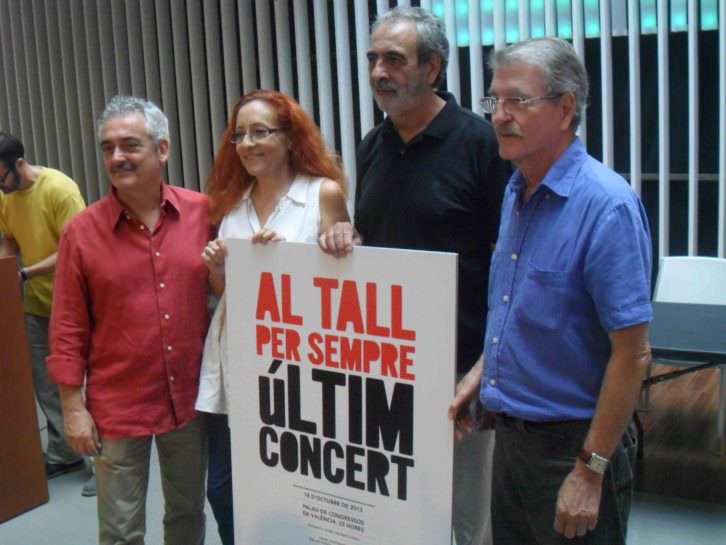 Jordi Reig, Maribel Crespo, Manolo Millares y Vicent Torrent, durante la presentación en el OCCC del último concierto del grupo.