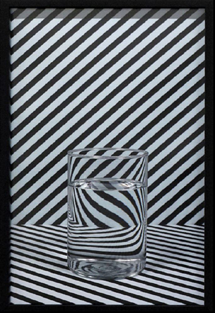 Mathieu Mercier. Sin Título (Glasses), impresión fotográfica, 2012. Imagen cortesía galería Luis Adelantado