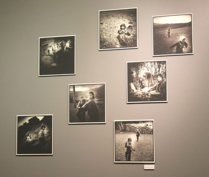Obras expuestas. Imagen por cortesía de la galería.