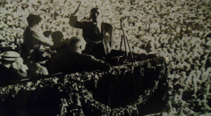Una de las imágenes expuestas en los Baños del Almirante perteneciente al Archivo fotográfico de la agencia EFE.