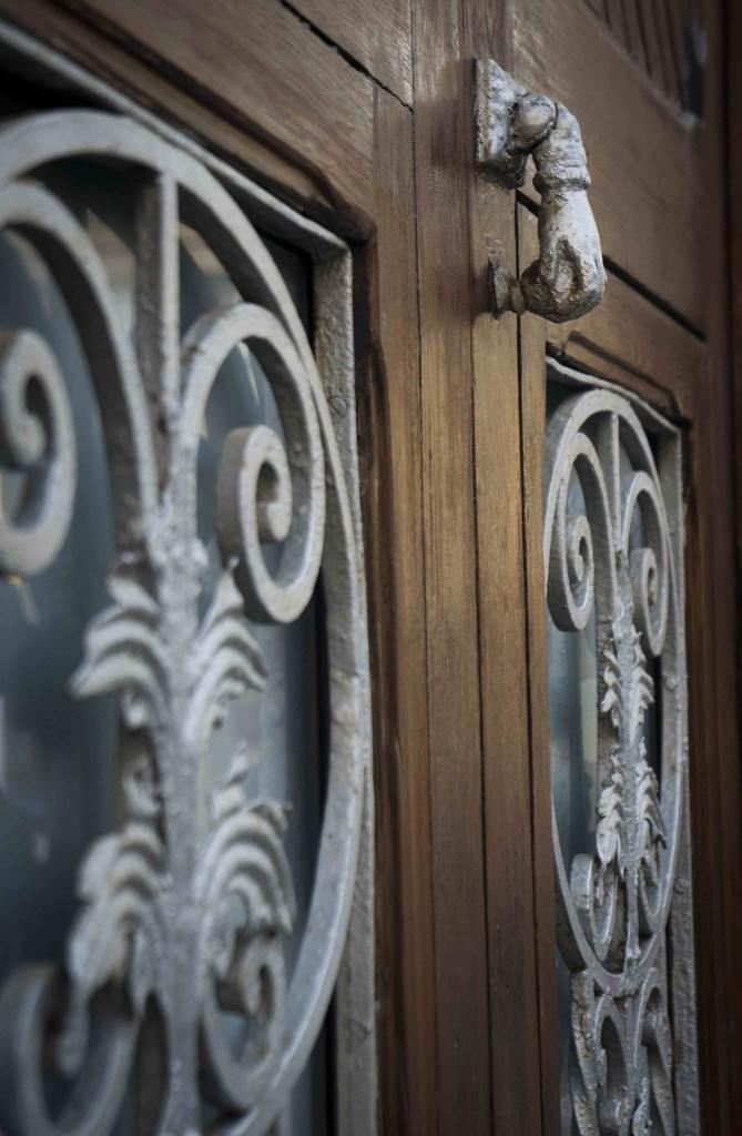 Detalle de la puerta de una vivienda en El Cabanyal. Foto: Germán Caballero