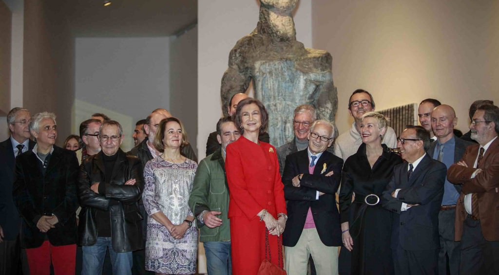 La Reina Sofía, junto a una veintena de artistas en la conmemoración del 25 aniversario del IVAM. Foto: MAKMA