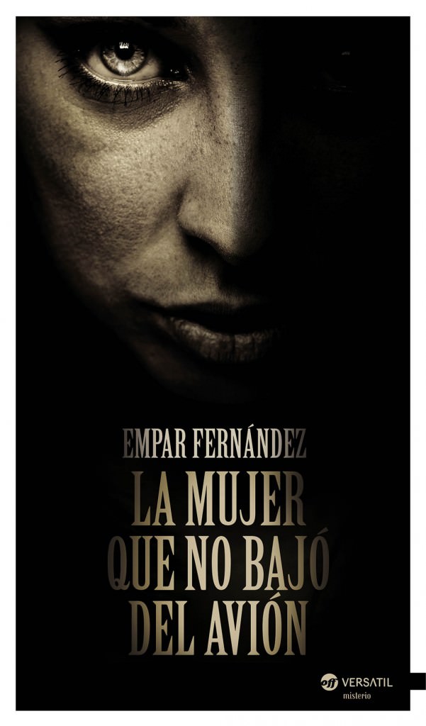 Portada del libro 'La mujer que no bajó del avion', de Empar Fernández.