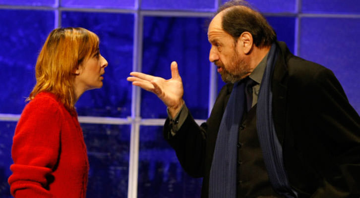 José María Pou y Nathalie Poza, en un momento de 'A cielo abierto', de David Hare. Imagen cortesía de Teatro Olympia.