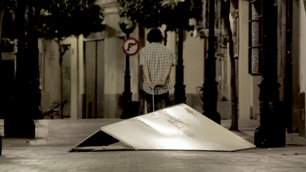 Carlos Montaño, "Qandíl" (videoinstalación). Imagen cortesía del artista. 