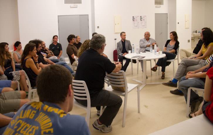 Art Dating. Mesa redonda. Foto: Lola Calzada.