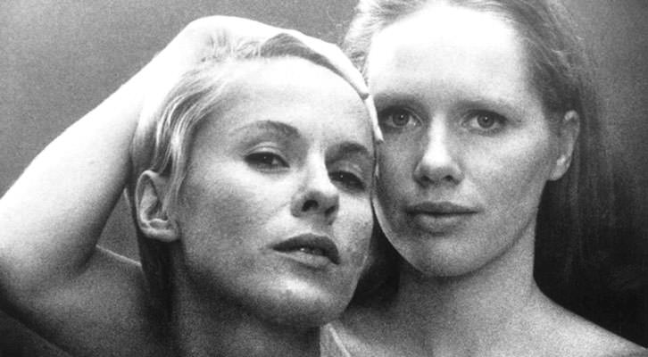 Bibi Andersson (izquierda) y  Liv Ullman, en un fotograma de 'Persona', de Ingmar Bergman.