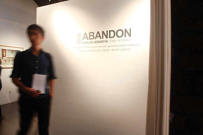 'Abandono', de Carlos Sebastiá, en Jiali Gallery, Beijing. Imagen cortesía del autor.