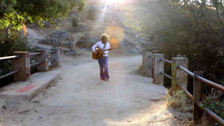 Fotograma de 'Buhardilla & Blues', de Fede Celada. Imagen cortesía de Cinema Jove. 