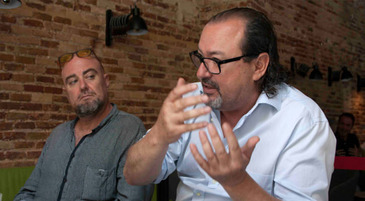 Alberto Adsuara (izquierda) y Carlos Romero, en un momento de los Desayunos Makma en Lotelito. Fotografía: Gala Font de Mora.