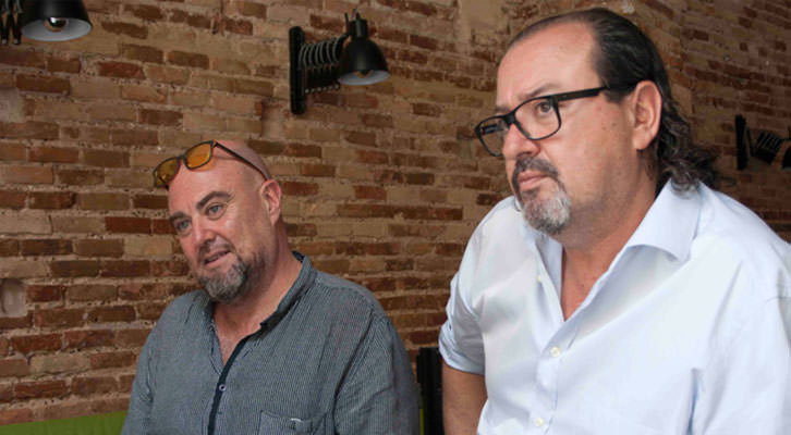 Alberto Adsuara (izda) y Carlos Romero, en un momento de los Desayunos Makma en Lotelito. Fotografía: Gala Font de Mora.