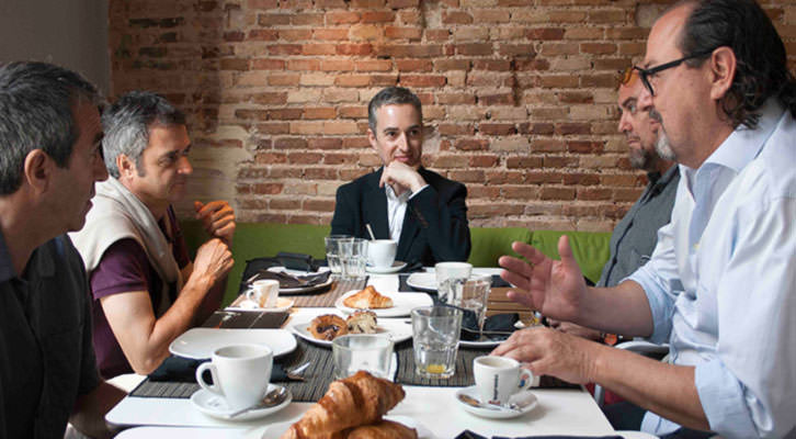 De izda a dcha., Salva Torres, Vicente Chambó, José Luis Pérez Pont, Alberto Adsuara y Carlos Romero en los Desayunos Makma de Lotelito. Foto: Gala Font de Mora.