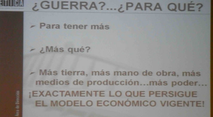 Uno de los cuadros expositivos utilizado por Paco Álvarez en su conferencia '¿Economía de guerra o guerra de las economías?'. Institut Français de Valencia.