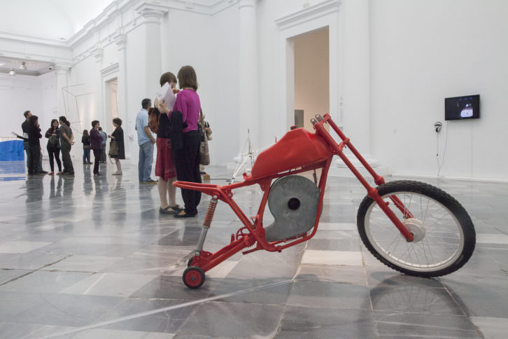 Imagen de sala con obras de Bimotor y Bartolomé Ferrando. Foto: Nacho López. Imagen cortesía de los artistas y galerías Aural y del Palau.