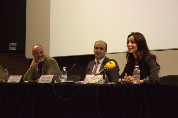 De izquierda a derecha, Rafael Maluenda, Manuel Tomás y Ana Álvarez, en la presentación de Cinema Jove en la Sala Berlanga. Imagen cortesía de Cinema Jove.