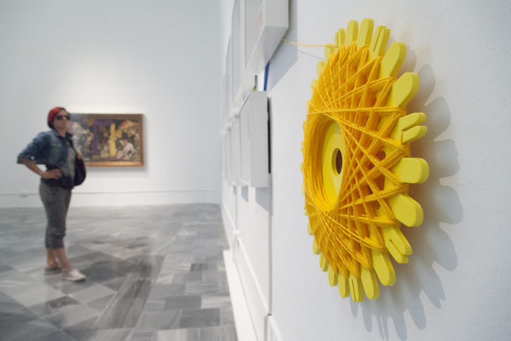 Vista de sala con obras de Carmen Calvo y Art al Quadrat en Ver visiones. Foto: Nacho López. Imagen cortesía de las artistas, Galería Benlliure y Coll Blanc Espai d'Art. 