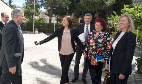 María José Catalá con Felipe Garín, Manuel Tomás, Rafael Ripoll, Consuelo Ciscar y Paz Olmos.