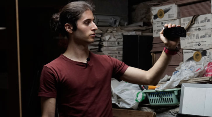 Uno de los jóvenes finalistas del concurso Visual Talent, durante la prueba en el Círculo de Bellas Artes de Valencia. Fotografía: Mario Marco.