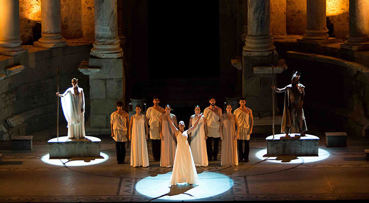 Escena de la obra 'Medusa', de Sara Baras. Festival d'Estiu Sagunt a Escena. Imagen cortesía de la autora.