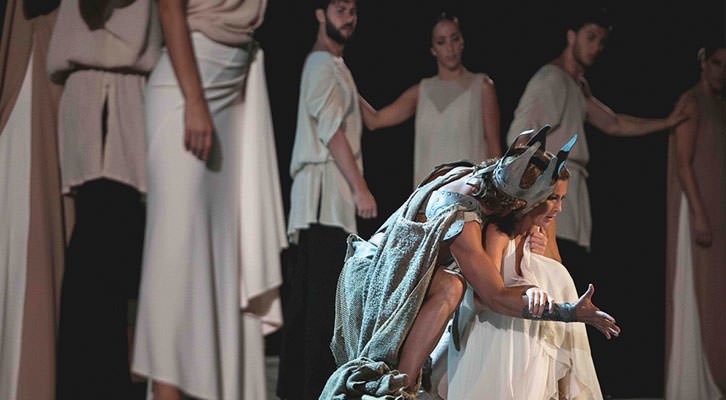 Escena de la obra 'Medusa', de Sara Baras. Festival d'Estiu Sagunt a Escena. Imagen cortesía de la autora.