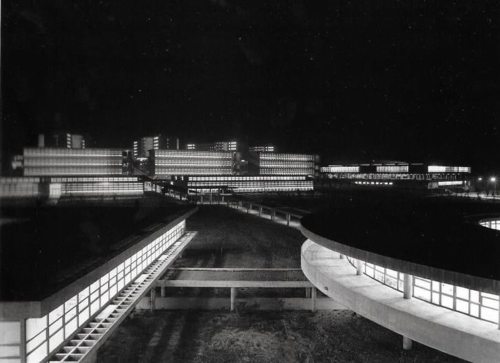 Pando, Universidad Laboral de Cheste, de Fernando Moreno Barberá (Valencia, 1970)