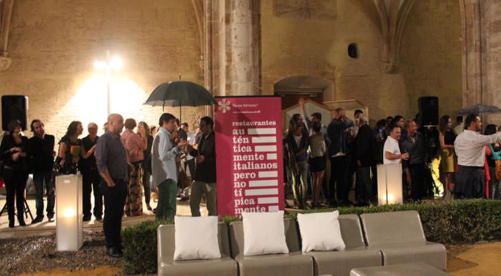 Ambiente durante la noche de entrega de los premios de Abierto Valencia 2014 en el Centro del Carmen. Imagen cortesía de la organización.