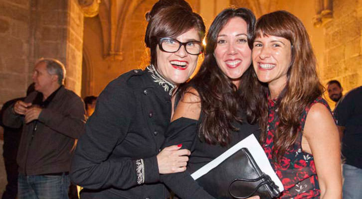 De izquierda derecha, las galeristas Elena Grunder, María Tinoco y Reyes Martínez.