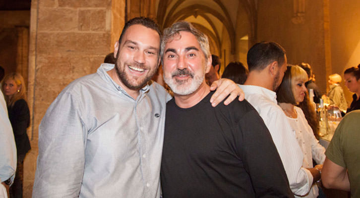 El fotógrafo Nacho López Ortíz (izda) y el reportero Tonino Guitian.