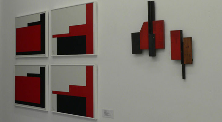 Obras de Sebastiá Miralles en la exposición 'De bon paper / Punt i apart'. Imagen cortesía de Walden Contemporary.