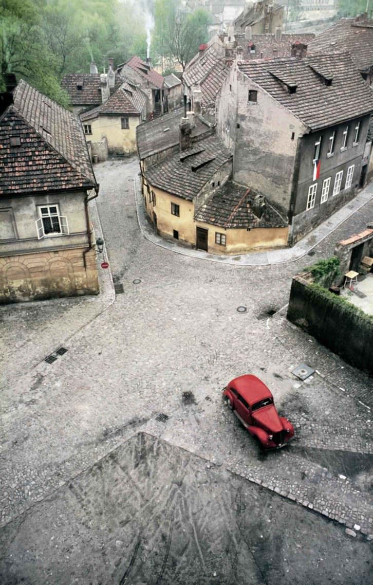 'Praga' de Franco Fontana en la exposición 'Paisaje urbano en la colección del IVAM'. Imagen cortesía del IVAM.