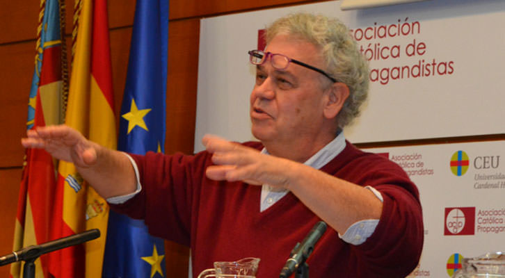 José Luis García Berlanga en un momento de su intervención en las jornadas de cine de la Cátedra Berlanga en el Palacio de Colomina. Imagen cortesía de la Universidad CEU Cardenal Herrera.