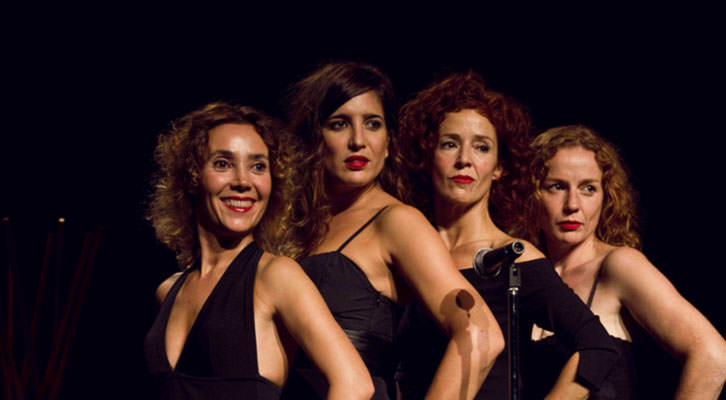 Escena de 'Femenino singular', de Inconstante Teatro. Teatro Talía.