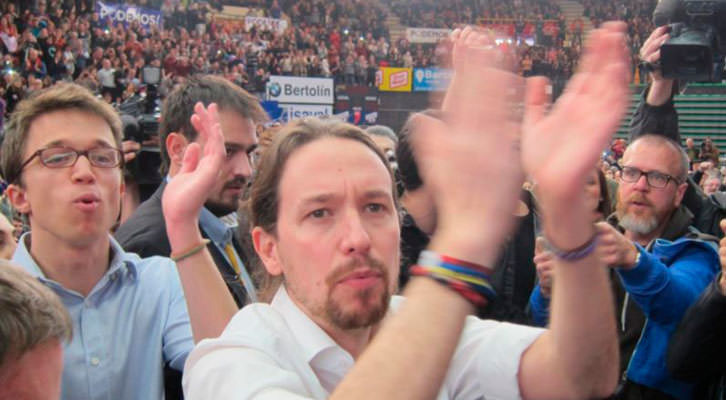 Pablo Iglesias e Iñigo Errejón, durante el mitin en el pabellón Fuente de San Luis en Valencia. Europa Press.