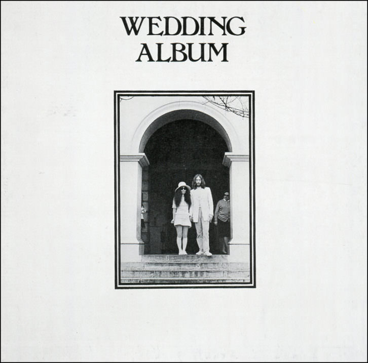 Portada del disco 'The Wedding Album', incluida en la exposición 'John Lennon & Yoko Ono: Suite 1742'. Imagen cortesía de La Térmica.