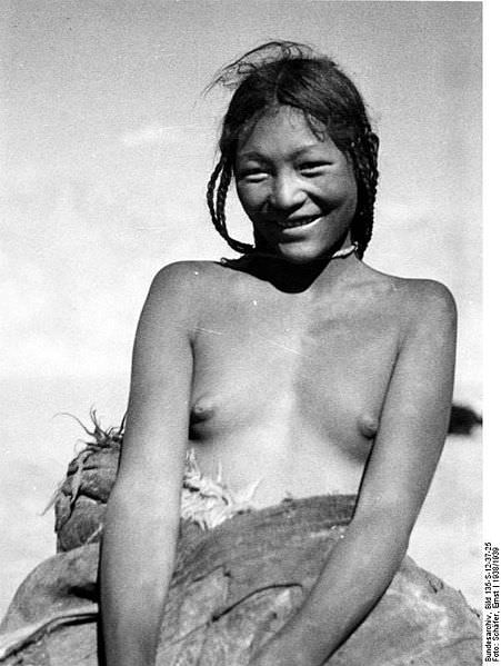 Muchacha tibetana. Imagen, Ernest Schäfer, 1938/39. Cortesía Bundesarchive.
