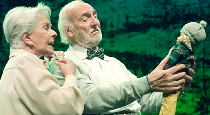 Héctor Alterio y Lola Herrera en una escena de 'En el estanque dorado', de Magüi Mira. Cortesía de Teatres de la Generalitat Valenciana.