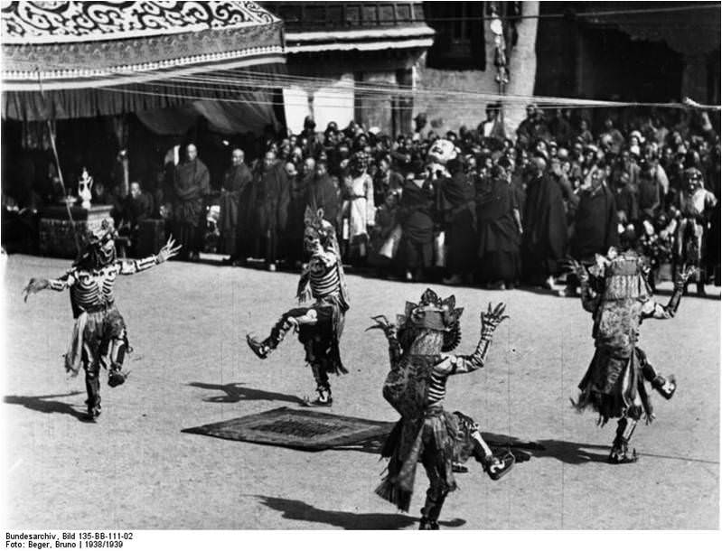 Día festivo en Lhasa. Imagen Bruno Berger, 1938/39, cortesía Budesarchive.