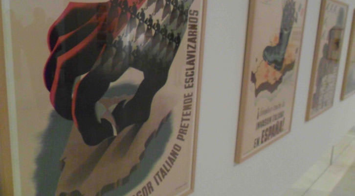 Carteles de la serie 'Utopia y revolución' en la exposición 'Construyendo Nuevos Mundos. Las vanguardias históricas en la Colección del IVAM (1914-1945)'. 