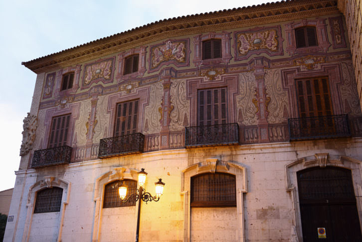 Vista de una fachada lateral de la residencia oficial de José Luis Arrese, Corella (Navarra)