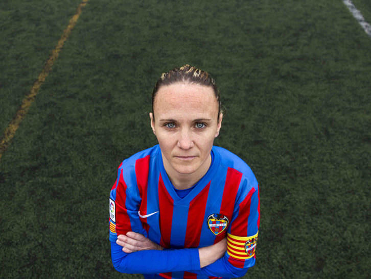 Maider, futbolista, retratada por Amparo Simó. Imagen cortesía de Dones Fotoperiodistes.