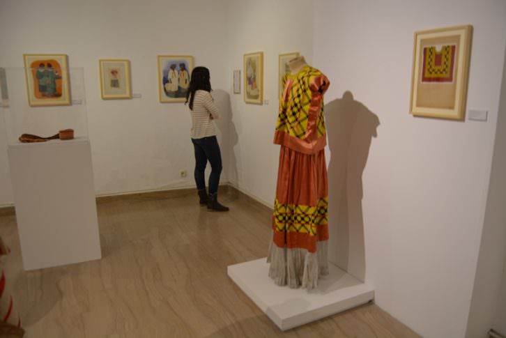 Imagen de la exposición sobre Manuela Ballester en el Museo Nacional de Cerámica González Martí. Cortesía del museo. 