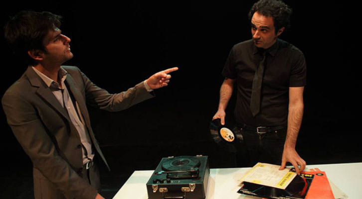 Toni Agustí (izquierda) y Xavo Giménez en una escena de Penev. Imagen cortesía de Sala Russafa. 