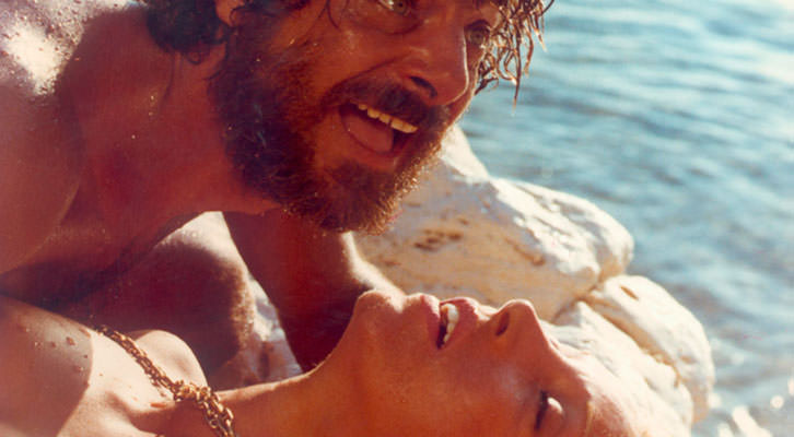 Giancarlo Giannini y Mariangela Melato en 'Insólita aventura de verano', de Lina Wertmüller. 