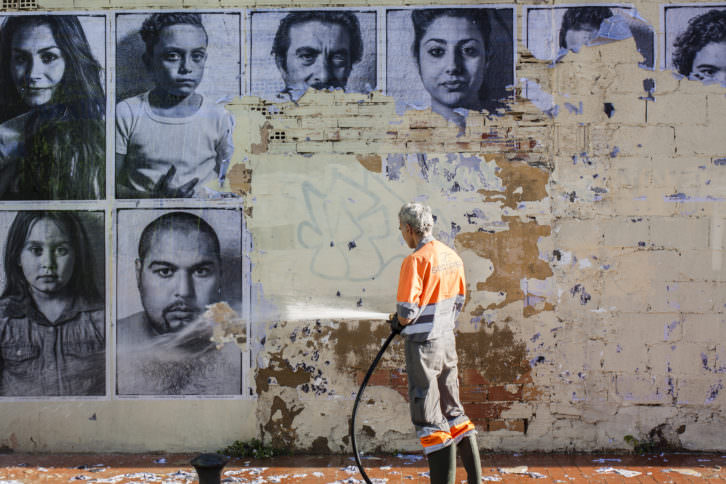 Destrucción de la intervención de Jorge López en El Cabanyal. Cortesía del artista.