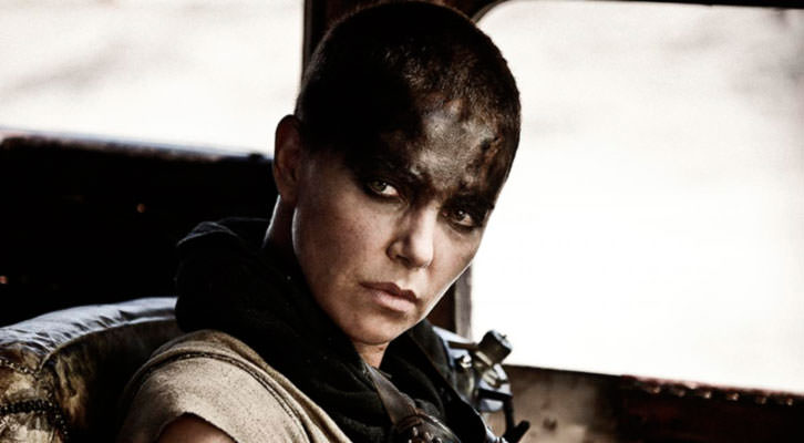 Charlize Theron en un fotograma de 'Mad Max: Furia en la carretera', de George Miller.