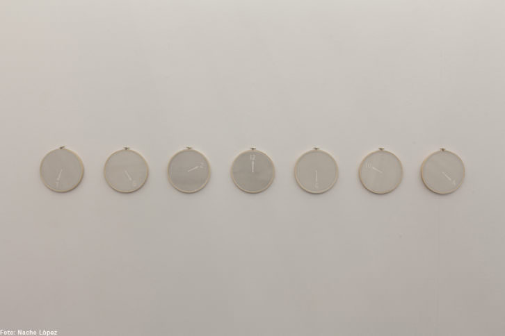 Serie de relojes de la obra Objeto de medición, de Priscilla Monge. Fotografía de Nacho López cortesía de Luis Adelantado.